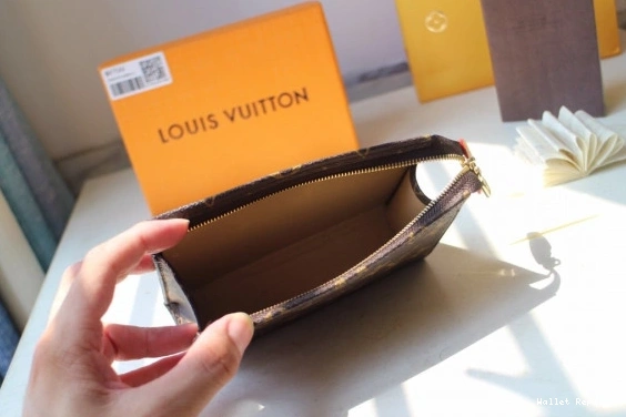 Affordable 15 LOUIS POUCH VUITTON TOILETRY 0822
